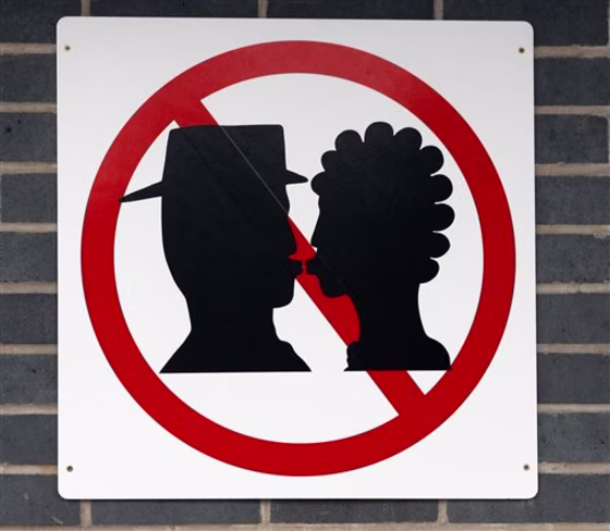 BRITAIN KISSING BAN