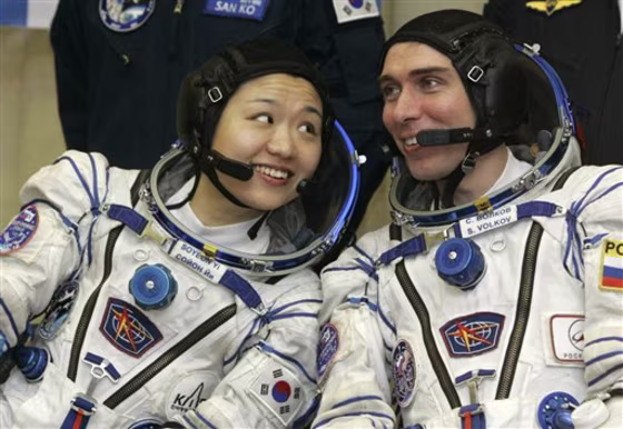 APTOPIX RUSSIA SPACE