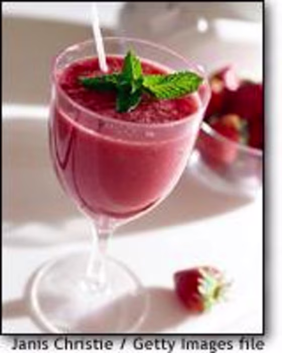 Most people think of smoothies as a nutritious alternative to milkshakes and soda, but commercial versions can contain more fat and sugar than most consumers would guess.