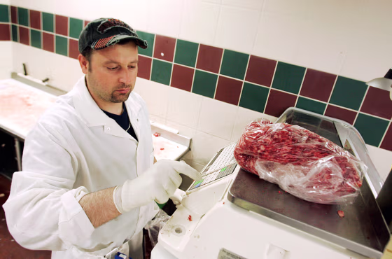 Image: Weighing meat
