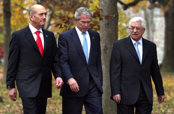Image: US President George W. Bush (C) walks with Israeli Prime Minister Ehud Olmert (L) and Palestinian president Mahmud Abbas