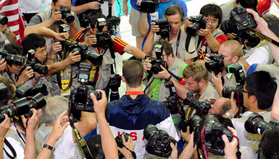 Image: Photographers surround US swimmer Michael Phelps