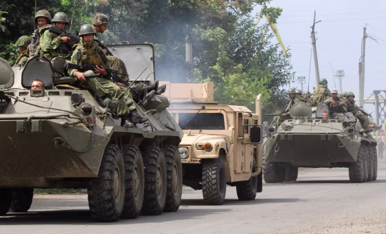 Image: Russian soldiers  tow away a US-built Humvee