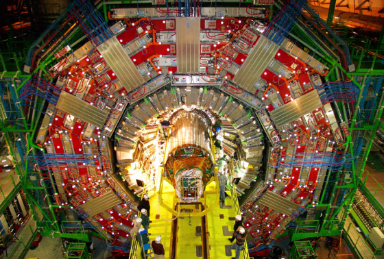 Image: CMS tracker installation