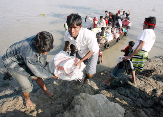 Image: Aid workers unload relief goods for storm survivors in Bangladesh