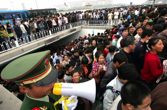Image: Chinese holiday travelers