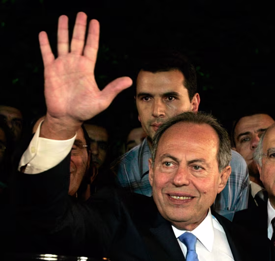Image: Lebanese President Emile Lahoud waves after stepping down from 9 years of presidency in Baabda near Beirut