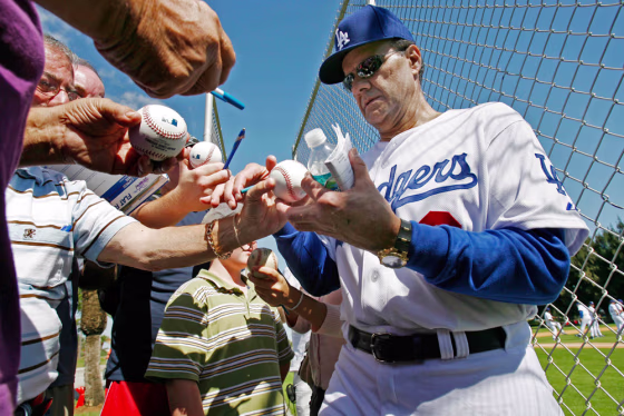 Image: Los Angeles Dodgers new manager Joe Torre signs autographs
