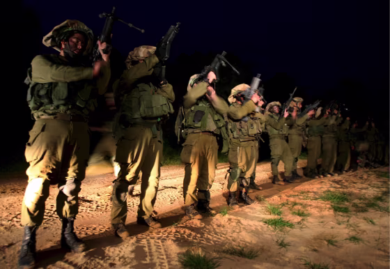 Image: Israeli soldiers leave Gaza Strip