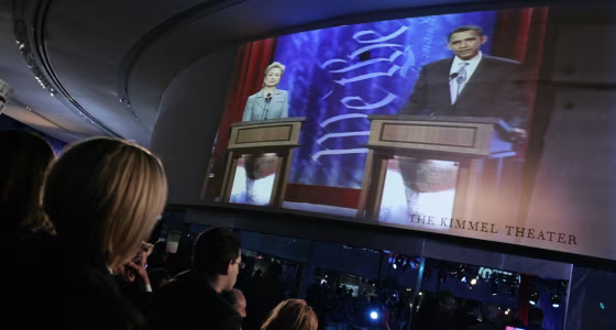 Image: US Democratic presidential candidates Senator Clinton and Obama are shown on video monitors in Philadelphia