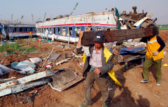 Image: China train crash