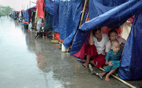 Image: Cyclone-affected families