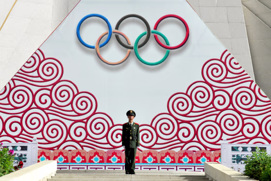 Image: police officer  in Lhasa