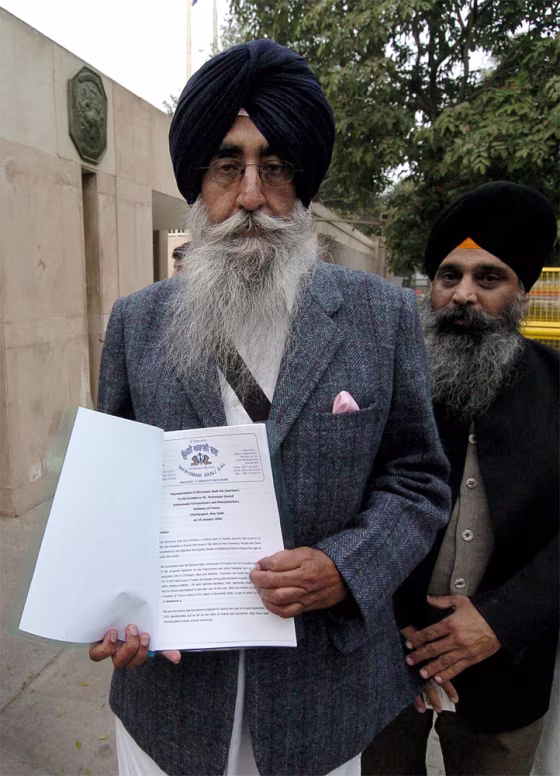 Leading Sikh activist and Indian member of parliament,&nbsp;S. Simranjit Singh Mann, displays a memorandum seeking a reversal of the proposed ban on religious symbols, in front of the French Embassy in New Delhi on Jan. 16.