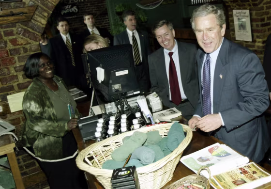 U.S. PRESIDENT BUSH GOES TO STICKY FINGERS RESTAURANT IN CHARLESTON