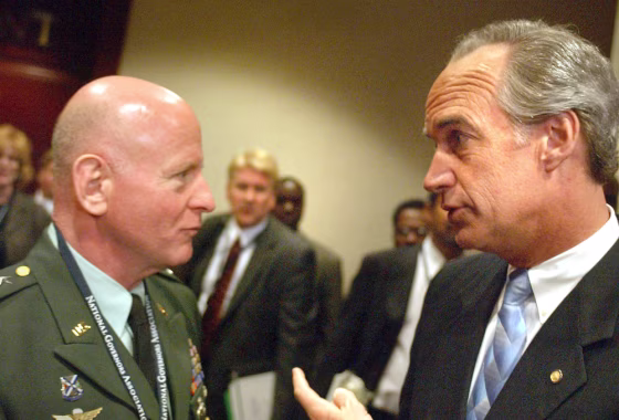 Chief of the National Guard Lt. Gen. H. Steven Blum talks Sunday with Governors Association chairman and Idaho Gov. Dirk Kempthorne at the National Governors Association Meeting in Washington.