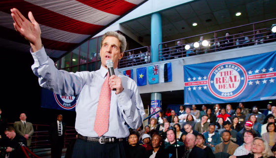 US PRESIDENTIAL CANDIDATE KERRY SPEAKS TO CAMPAIGN TOWN HALL MEETING IN QUEENS