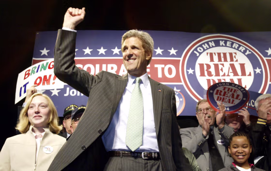 Democratic presidential candidate and&nbsp;Senator John F. Kerry of Massachusetts speaks&nbsp;Saturday at a junior high school in Quincy, Ill.