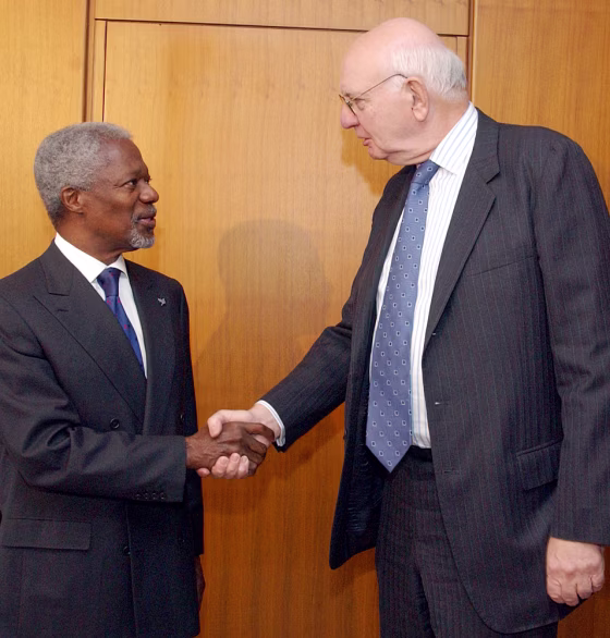 Secretary-General Kofi Annan, left, shakes hands Wednesday with&nbsp;former U.S. Federal Reserve chairman Paul Volcker, who will chair the investigation into the&nbsp;oil-for-food program.