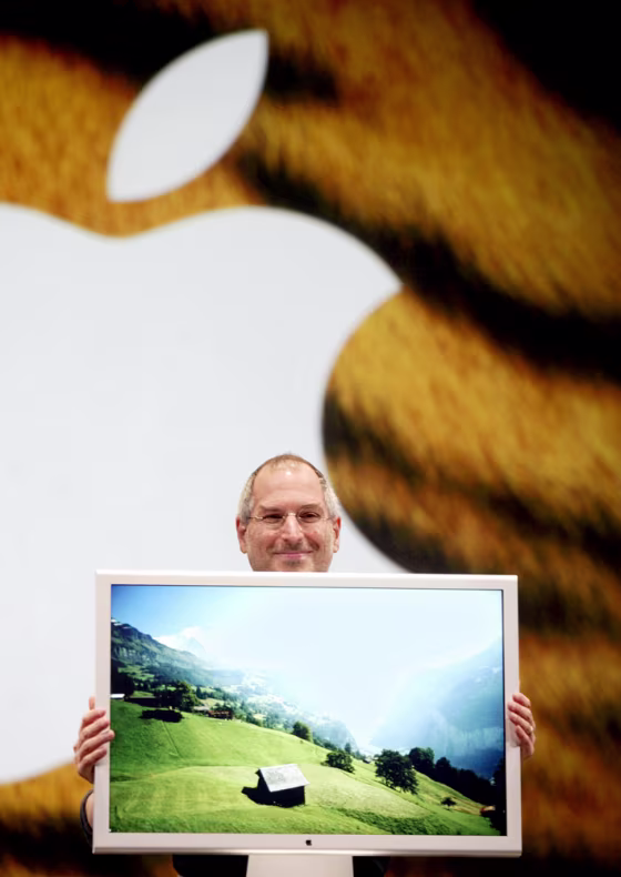 STEVE JOBS SHOWS OFF TIGER AND 30 INCH SCREEN