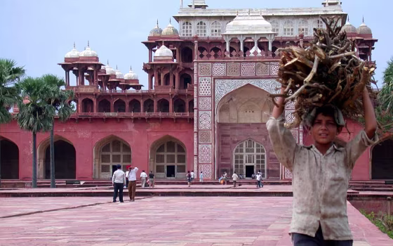 Image: Akbar's Tomb in Agra, India