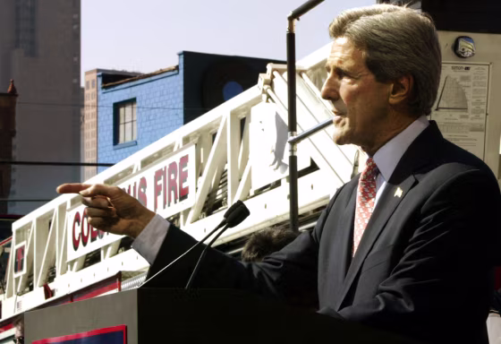 Democratic presidential nominee Kerry speaks in Columbus