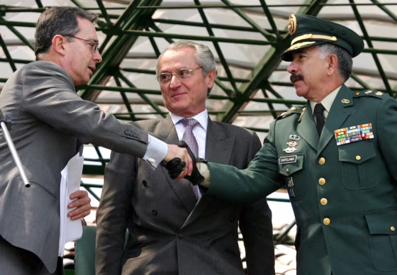 The new head of the Colombian army, Gen. Reinaldo Castellanos, right, shakes hands Thursday with Colombian President Alvaro Uribe during a military ceremony at a base in Bogota, Colombia. Defense Minister Jorge Alberto Uribe stands between them. 