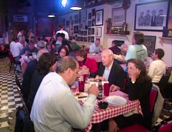 Crowd at Doe's Eat Place, a favorite of former President Bill Clinton,&nbsp;in downtown Little Rock on Wednesday night.
