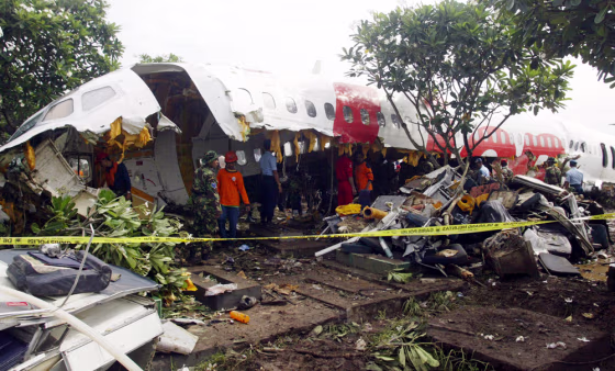 LION AIR MD-82 SOLDIERS AND WORKERS