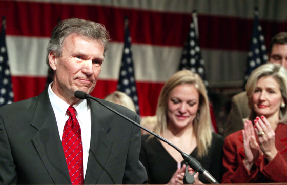 Senator Tom Daschle thanks his supporters after conceding defeat in his re election bid