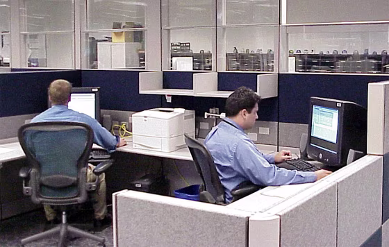 Federal law enforcement officers&nbsp;respond to toll-free calls to the Department of Homeland Security in Williston, Vt., in July&nbsp;2003.&nbsp;The Government Accountability Office&nbsp;said Tuesday&nbsp;that information related to national security should be shared more effectively among agencies.
