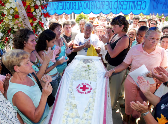 Relatives surround the coffin of Brazilian environmentalist Ribeiro Filho during a funeral in Rio de Janeiro