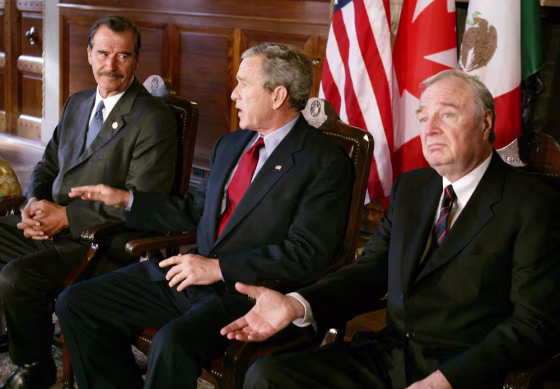 U.S. President George W. Bush speaks with Canadian Prime Minister Martin and Mexican President Fox in Waco