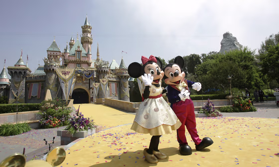 Disney characters Mickey Mouse and Minni