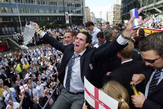 England cricketer Kevin Pietersen celebr