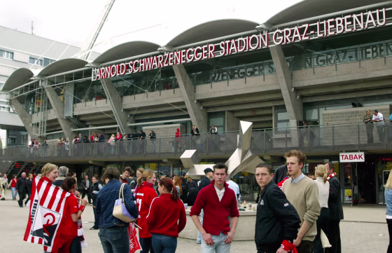ARNOLD SCHWARZENEGGER STADIUM SOCCER FANS