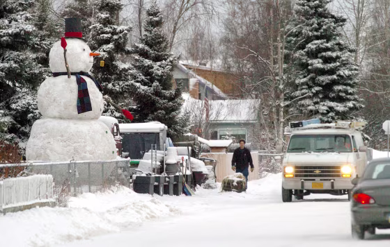GIANT SNOWMAN