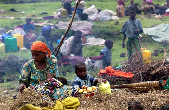 Congolese refugees cook 23 January 2006
