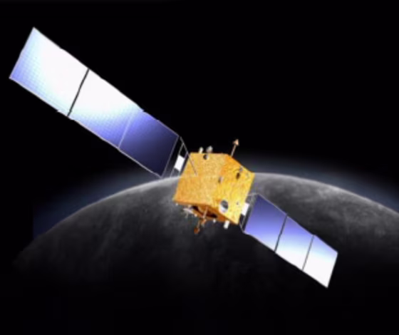 An artist's interpretation&nbsp;shows China's Chang'e 1 lunar orbiter making its approach to the moon.