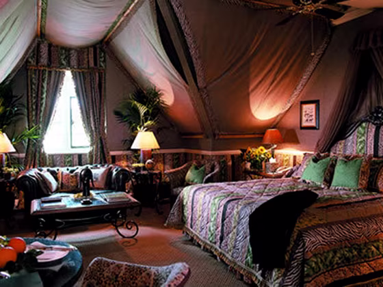 The Milestone Hotel and Apartments is a small boutique hotel, and the rooms are individually decorated with exquisite taste, Tripso's hotel columnist writes.