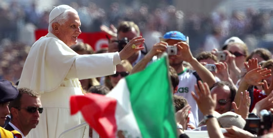 Pope Benedict XVI blesses the faithfull