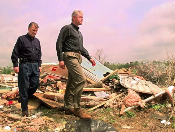 US President Bill Clinton, (R), along with Federal