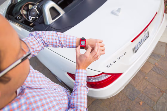 Pebble will now let Mercedes-Benz owners find their cars and check their fuel levels from their smart watches.