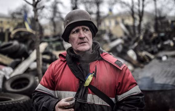 Image: An anti-government protester waits at the entrance of Kiev's Independence Square