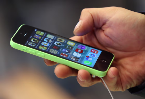 Image: Apple Begins Selling iPhone 5 S/C In Berlin