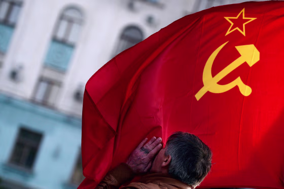 Image: Soviet Union flag in Simferopol's Lenin Square