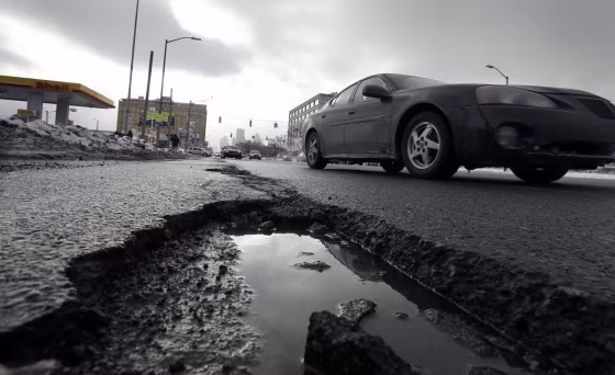 Image:pothole in Detroit
