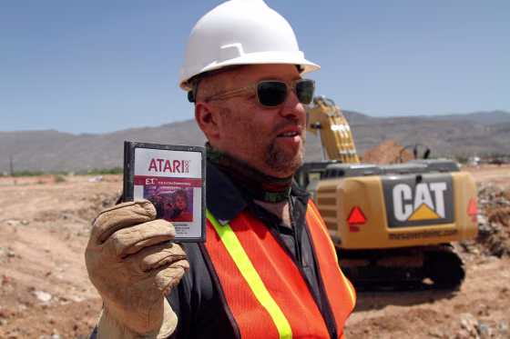 Image: Film Director Zak Penn shows a box of a decades-old Atari 'E.T. the Extra-Terrestrial' game found in a dumpsite in Alamogordo, N.M.