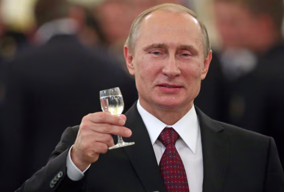 Image: Russian President Vladimir Putin Attends Reception For Military Academy Graduates
