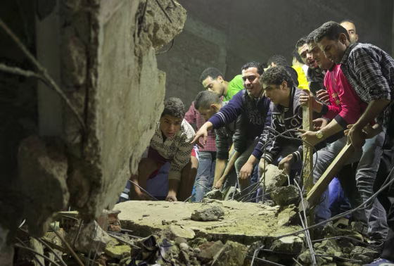 Image: A building collapsed in Cairo